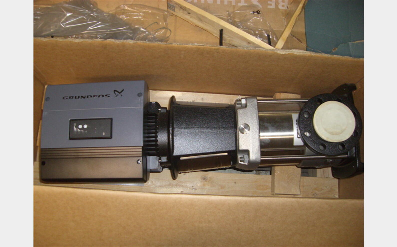 pompe centrifuge multicellulaire INOX 316 Type : CRNE32-2 A-F-G-E-HQQE Marque : GRUNDFOS