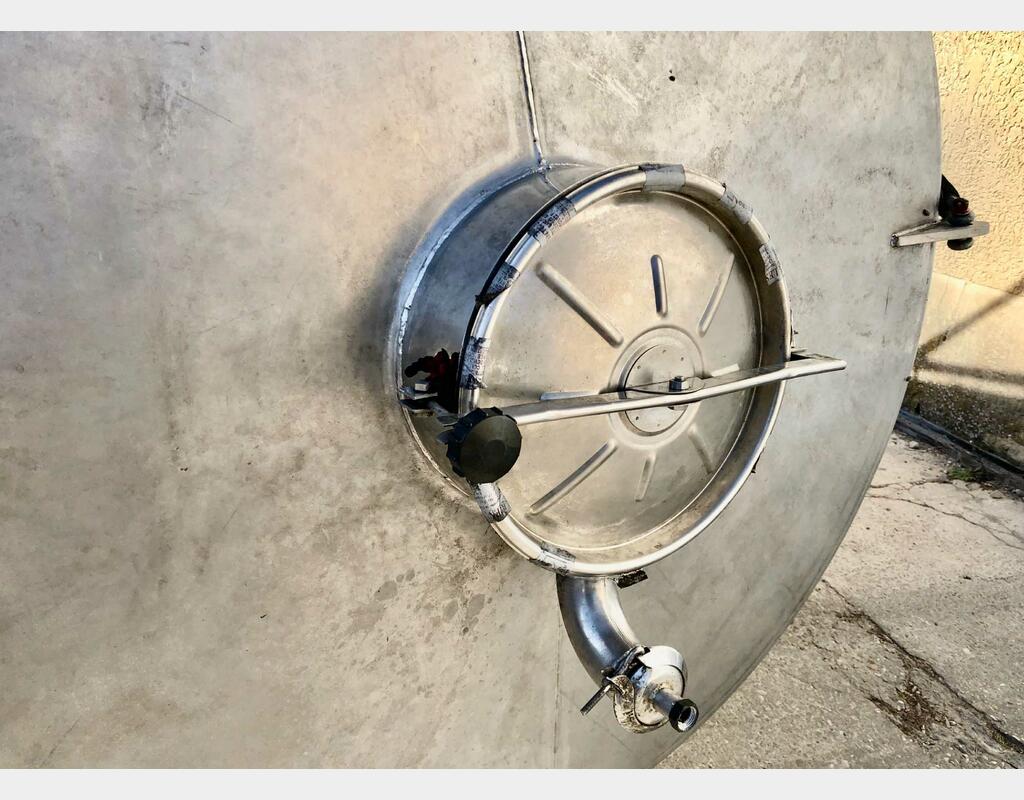 Stainless steel tank - Conical bottom on legs