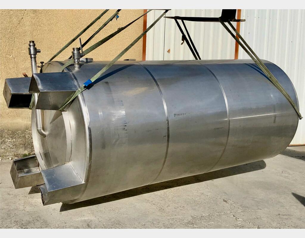 Stainless steel tank - Conical bottom on legs