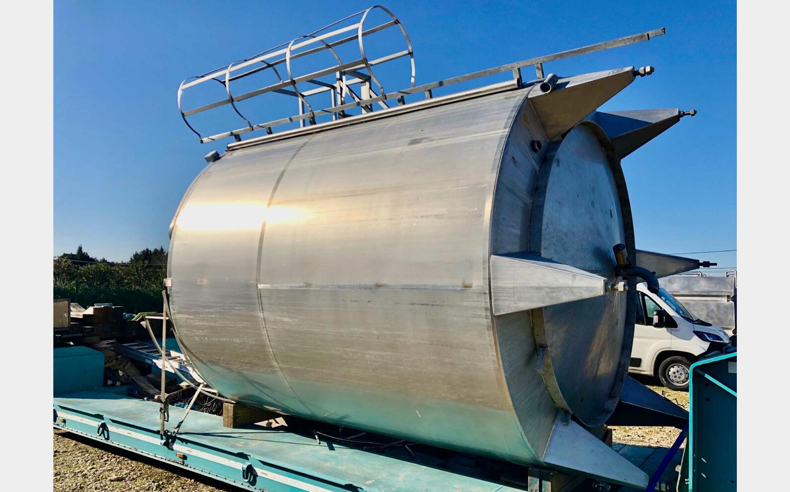Stainless steel tank - Agitated 240 HL (24 000 litres)