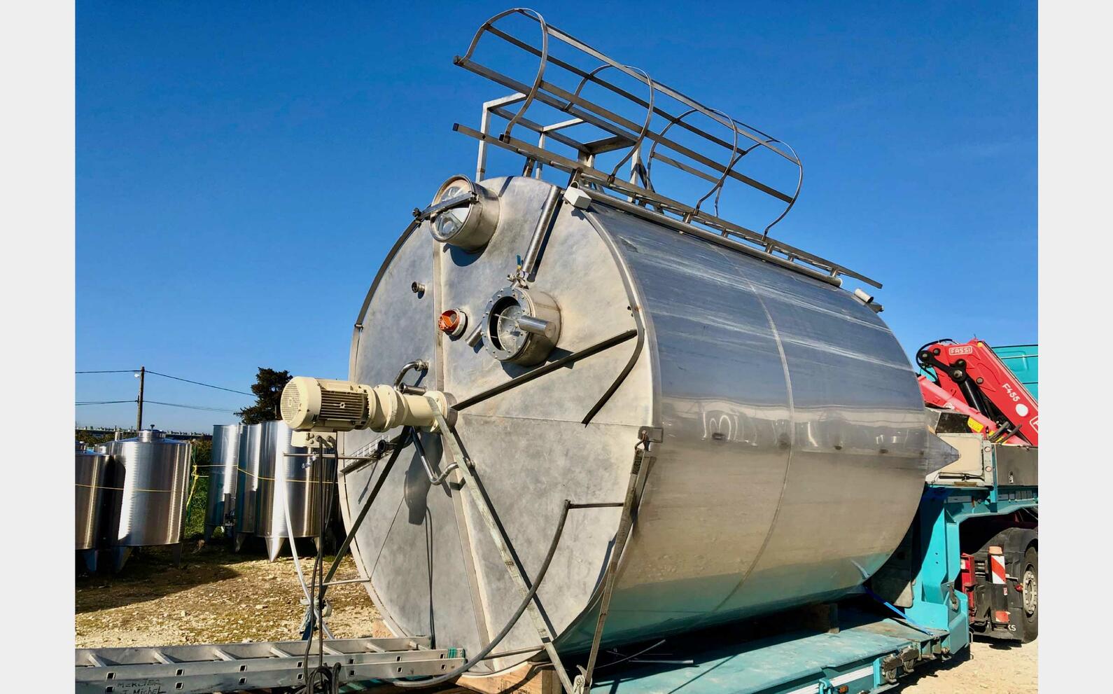 Stainless steel tank - Agitated 240 HL (24 000 litres)