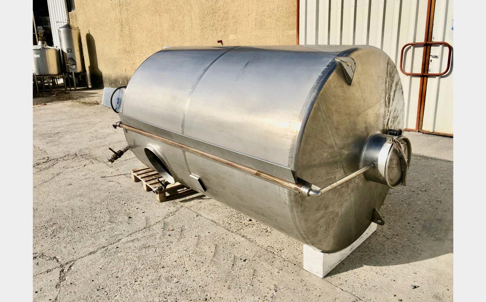 Stainless steel tank 30 HL (3 000 liters)