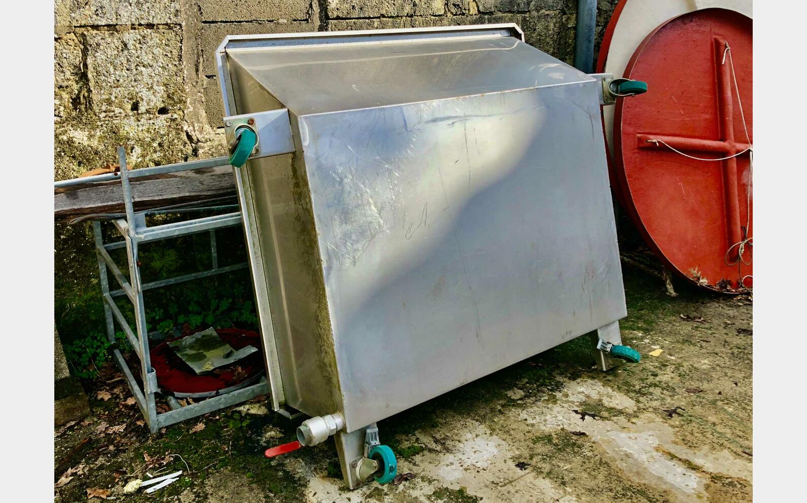 Stainless steel juice container