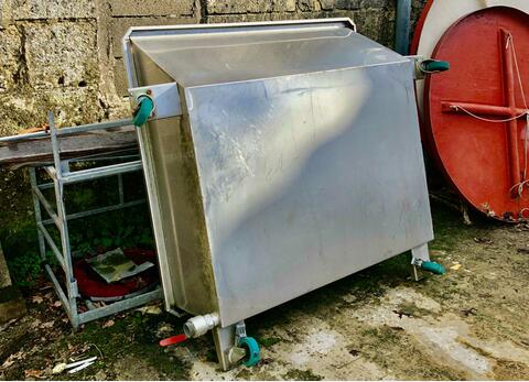 Stainless steel juice container