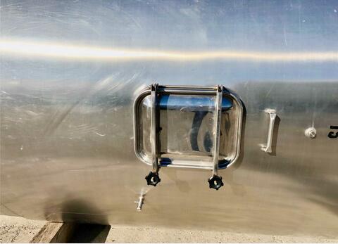 304 stainless steel tank with conical bottom on feet - With thermoregulation flag