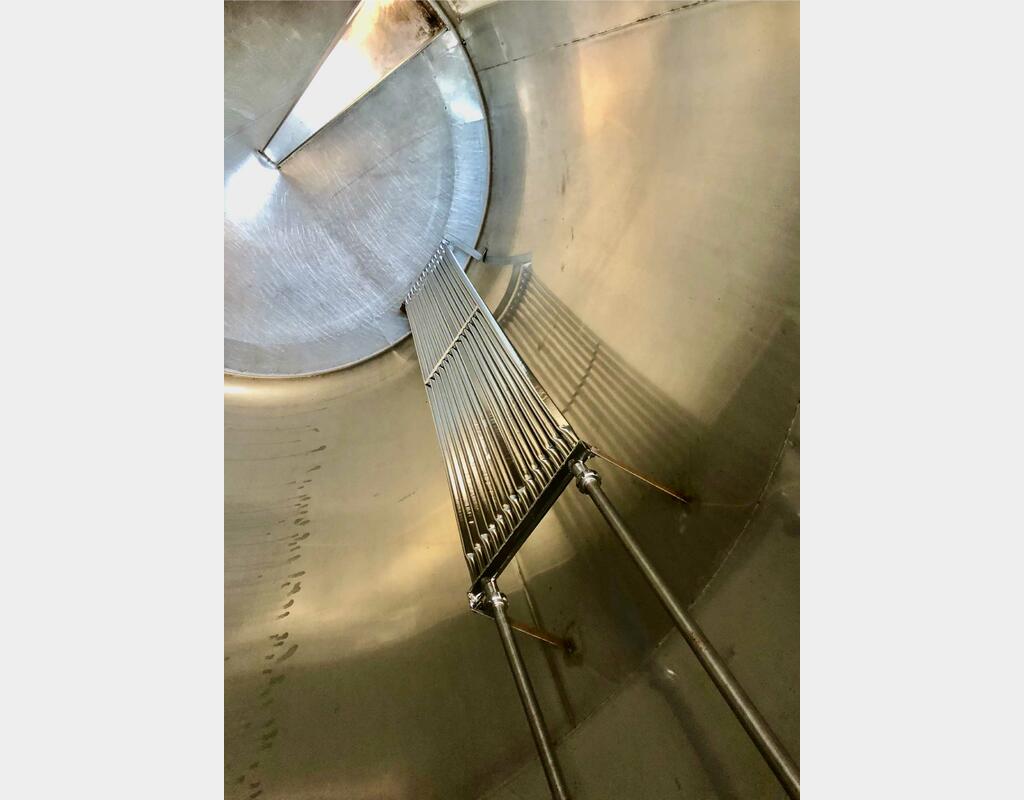 304 stainless steel tank with conical bottom on feet - With thermoregulation flag