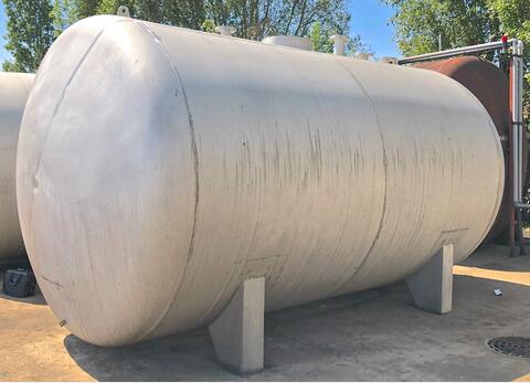 Horizontal stainless steel storage tank