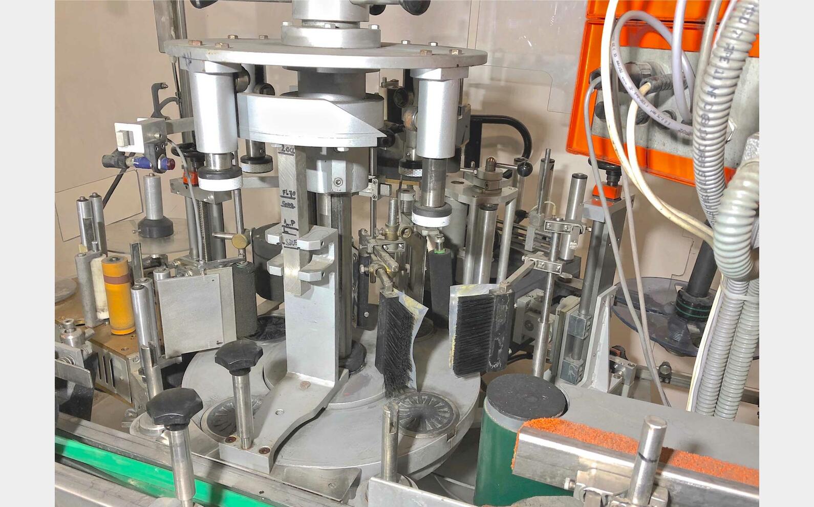 Self-adhesive labeller PU0118