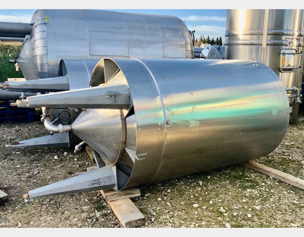 Stainless steel tank - Vertical on legs