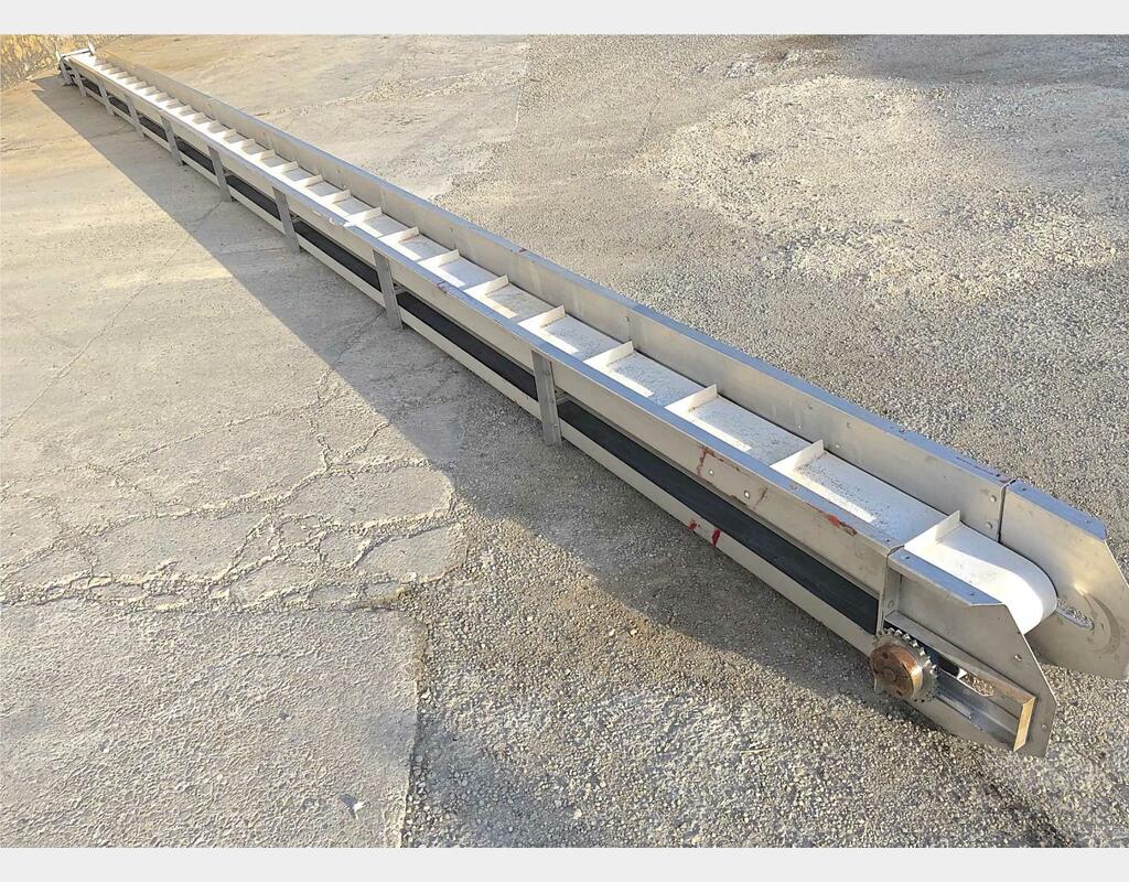 Tapis elevateur à tasseaux 13.5m
