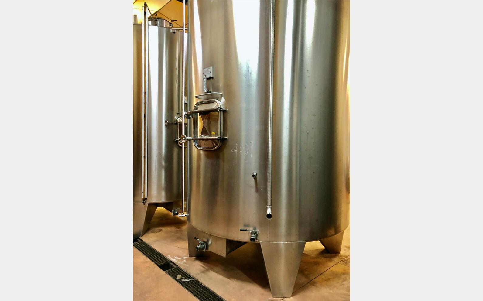 Stainless steel tank  - Storage 135 HL (13 500 liters) RURALINOX