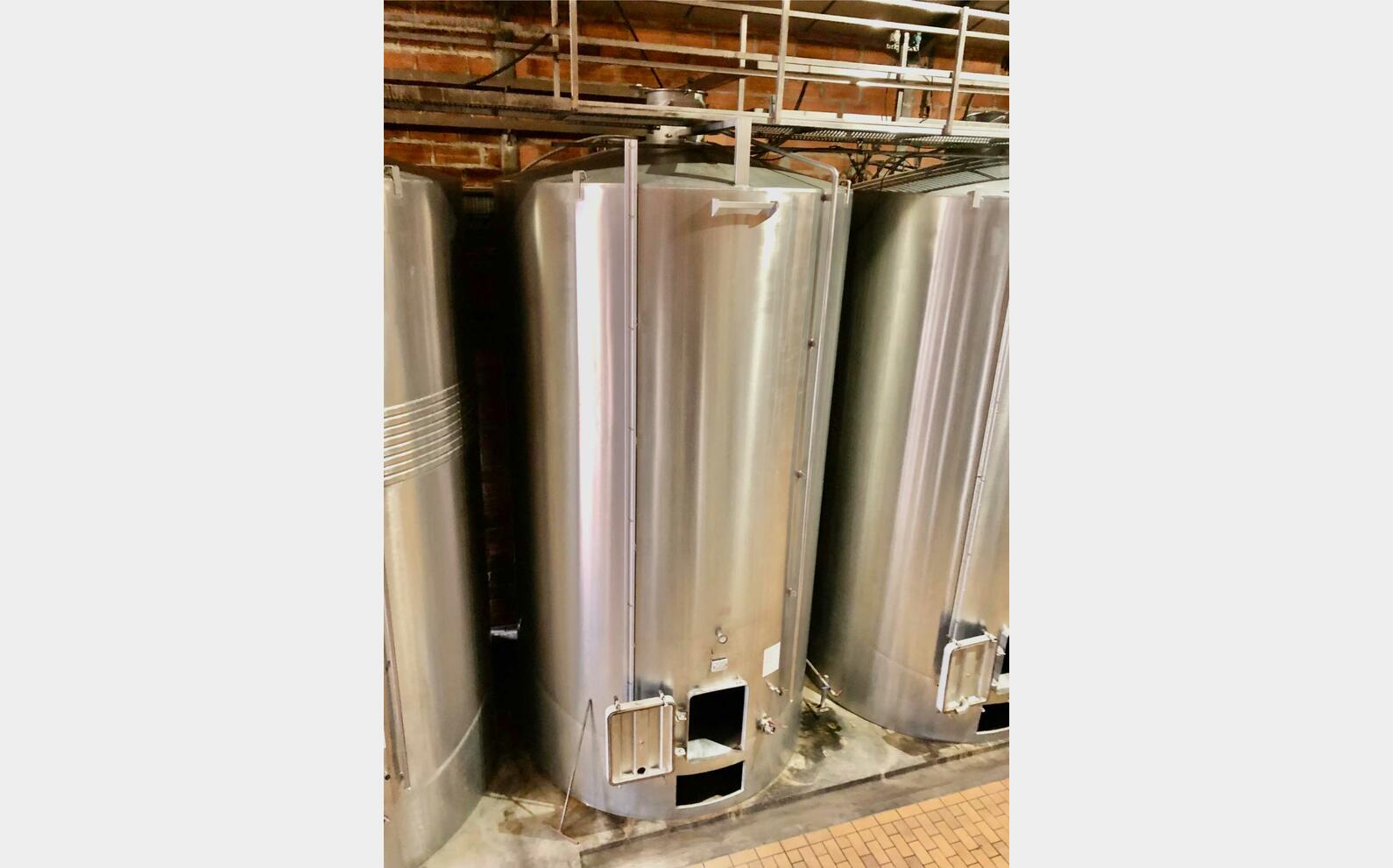 Cuve inox 304 - Fond inclin&eacute; 369 HL (36 900 litres)