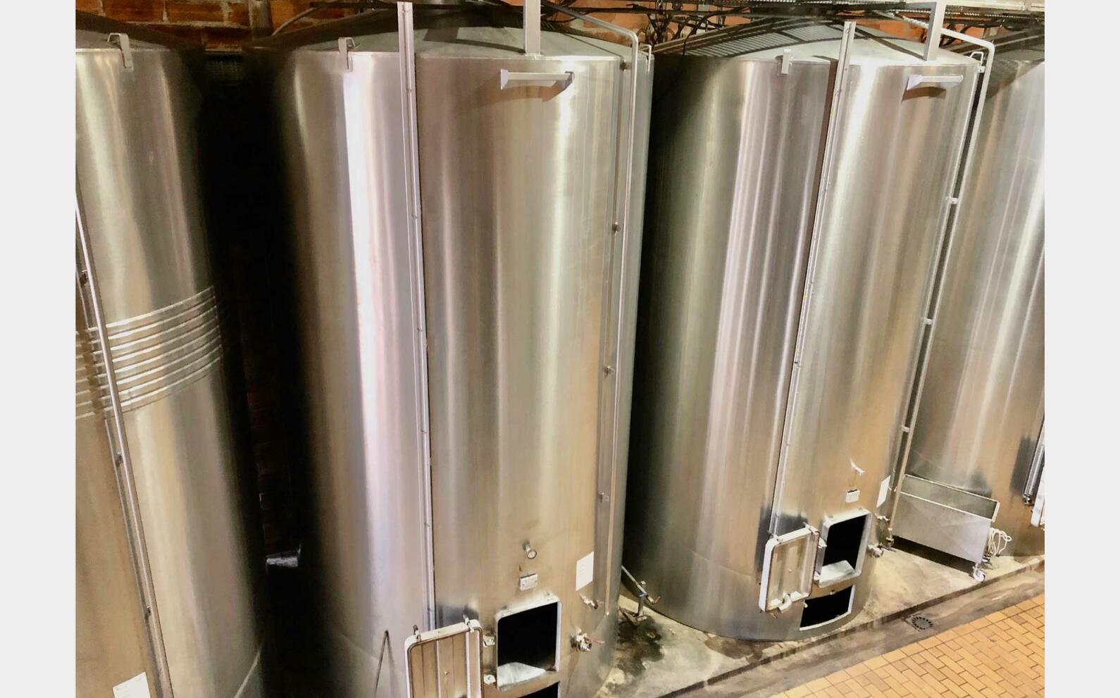 Cuve inox 304 - Fond inclin&eacute; 369 HL (36 900 litres)