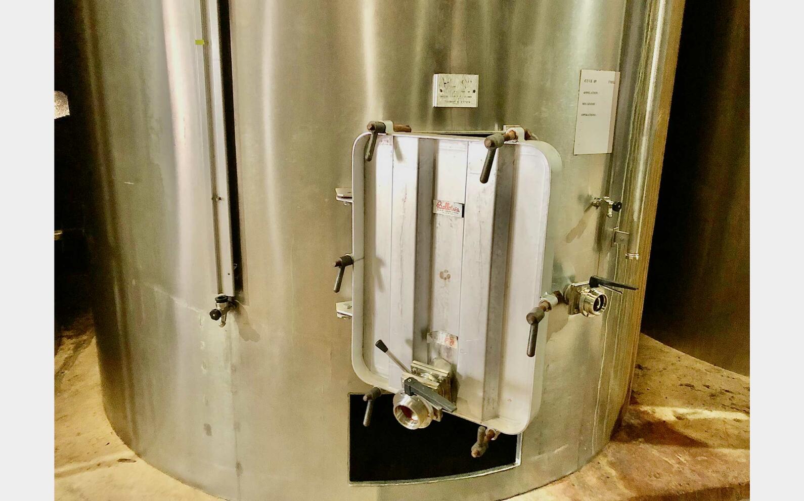 Cuve inox 304 - Fond inclin&eacute; 369 HL (36 900 litres)