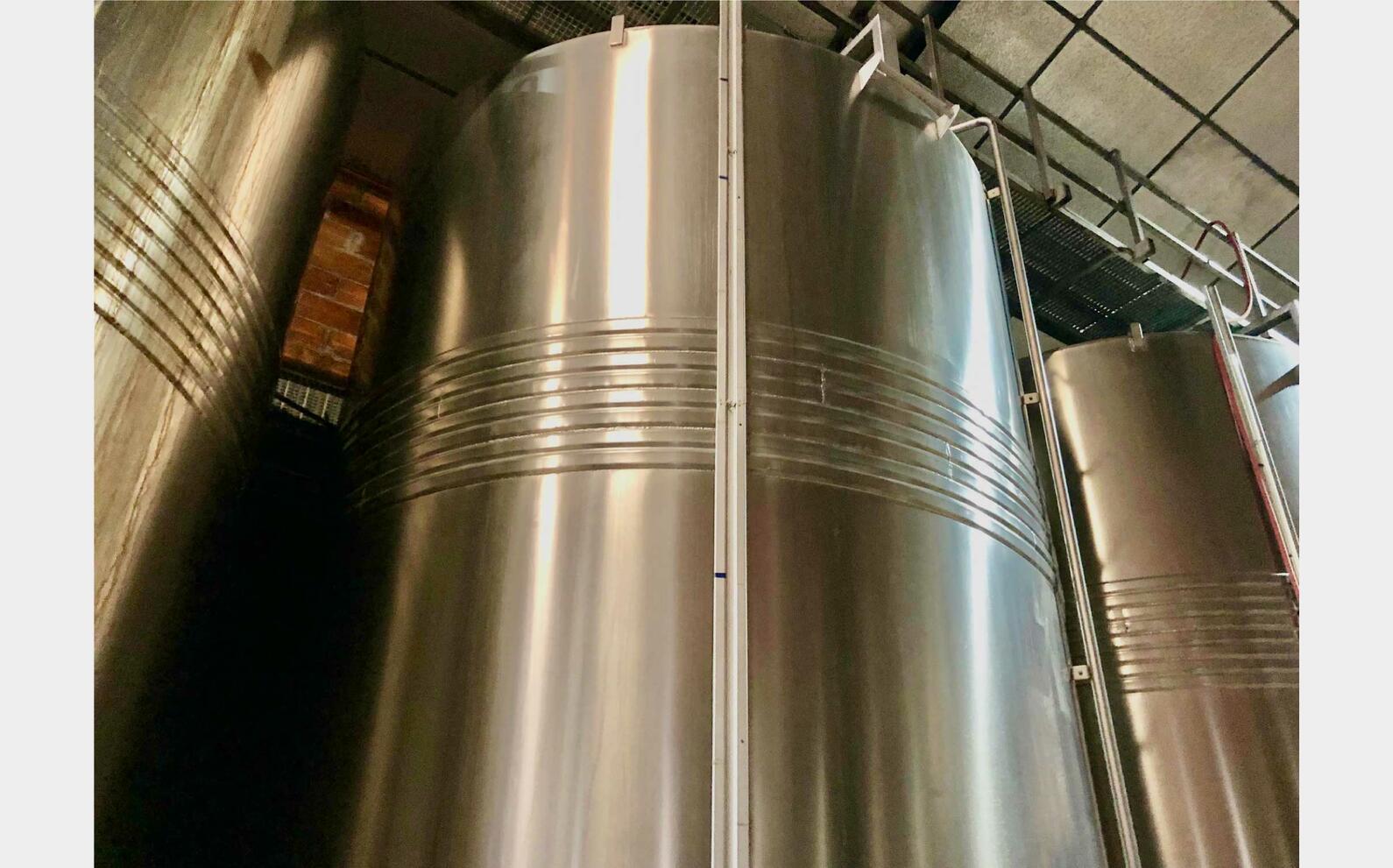 Cuve inox 304 - Fond inclin&eacute; 369 HL (36 900 litres)