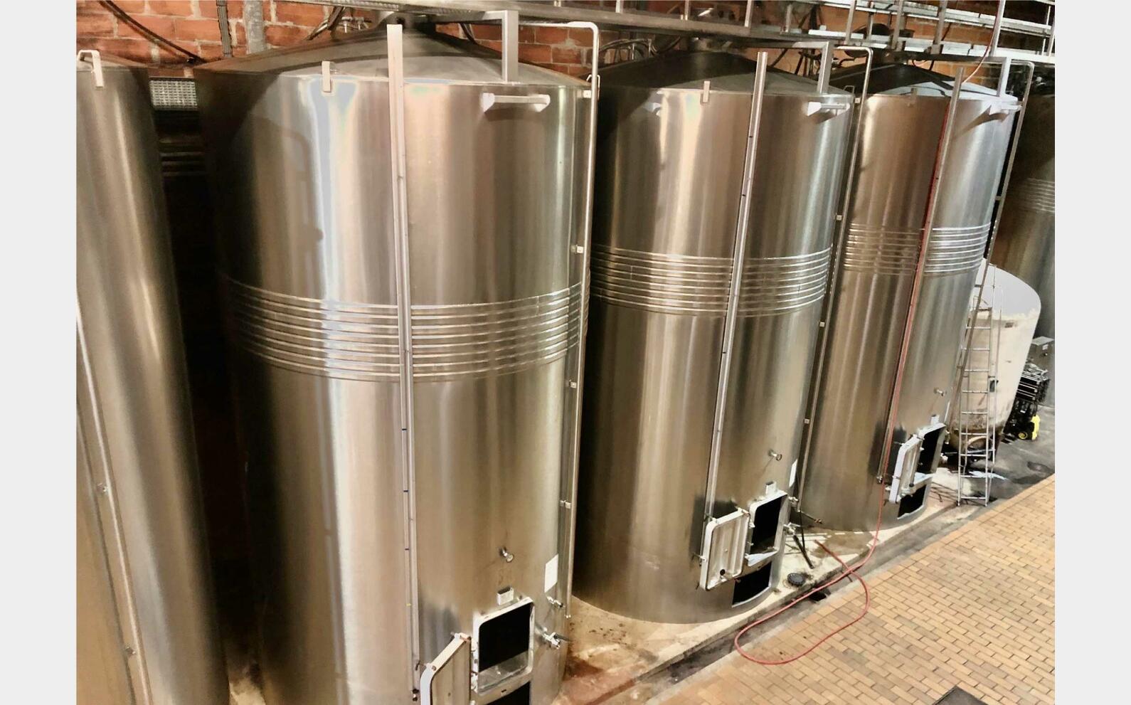 Cuve inox 304 - Fond inclin&eacute; 369 HL (36 900 litres)