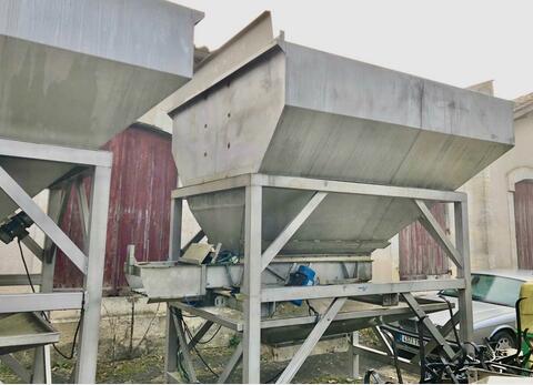 Stainless steel vibrating bucket 150 HL (15 000 liters)