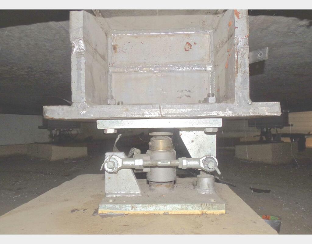Insulated stainless steel mixing tank