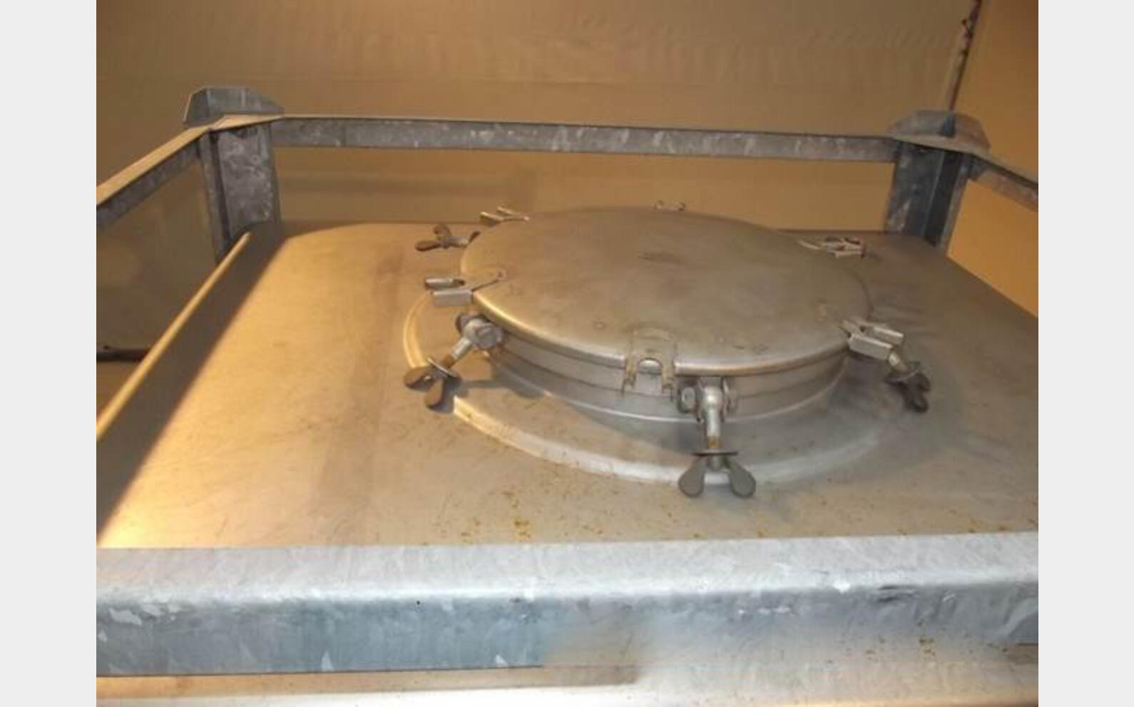 Container inox 304L sur chassis Marque : THIELMANN