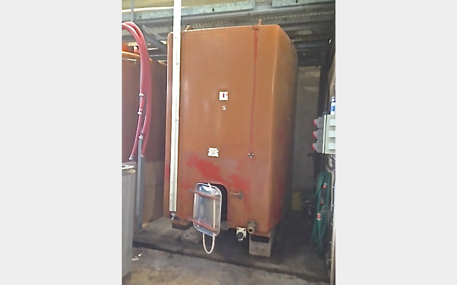 Cuve acier rev&ecirc;tu de 100 hls