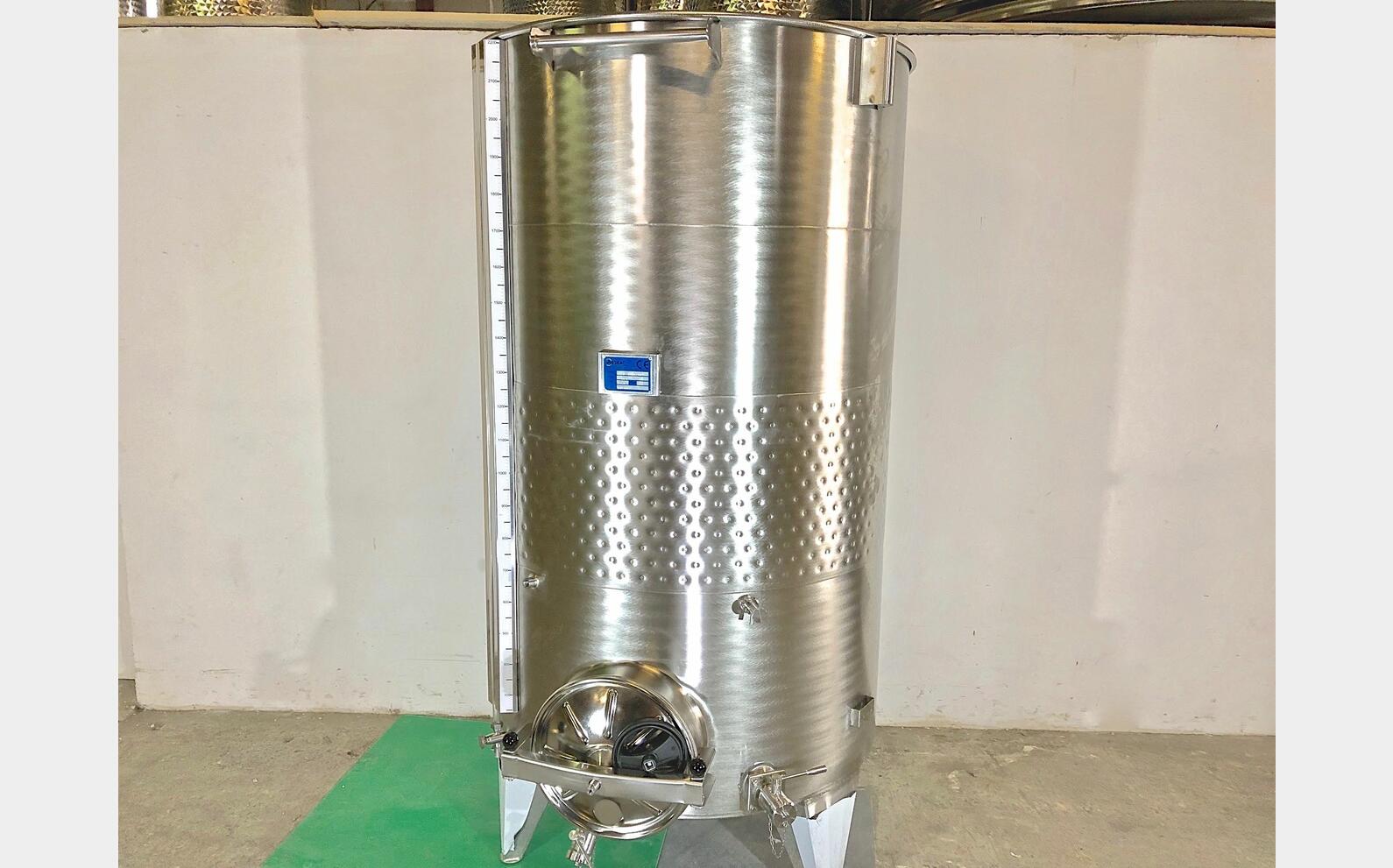 Cuve inox 304 thermor&eacute;gul&eacute;e chapeau flottant 21.3 HL (2 135 litres) ARSILAC