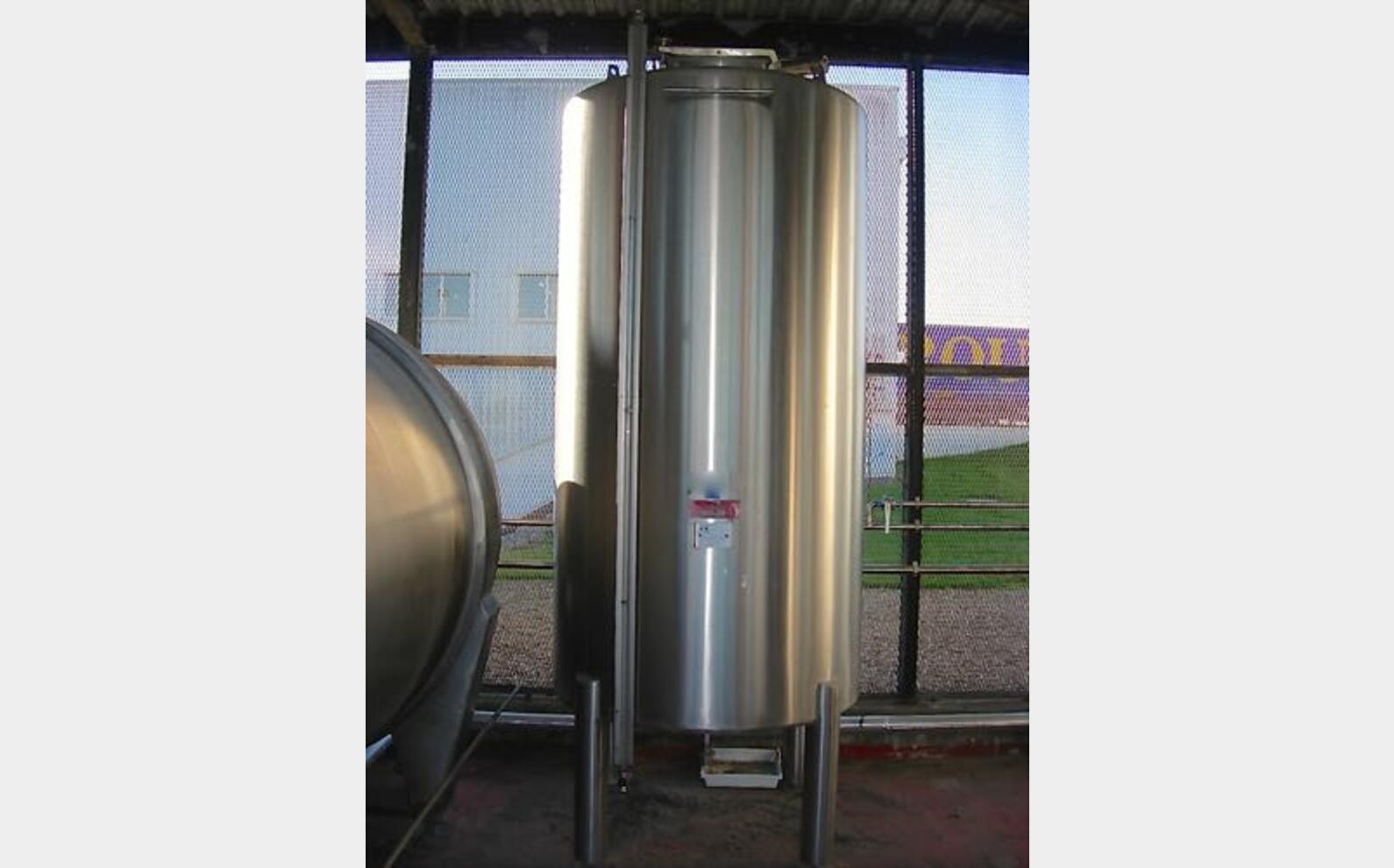 Cuve  INOX cylindrique verticale Marque : 3C