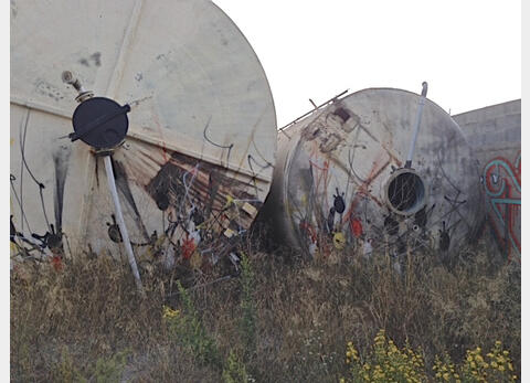 Fiberglass storage tank - Flat bottom on raft