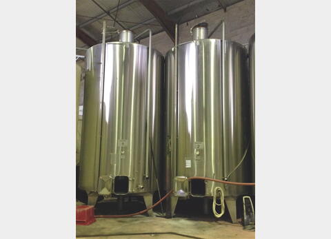 Cuve inox de vinification ferm&eacute;e