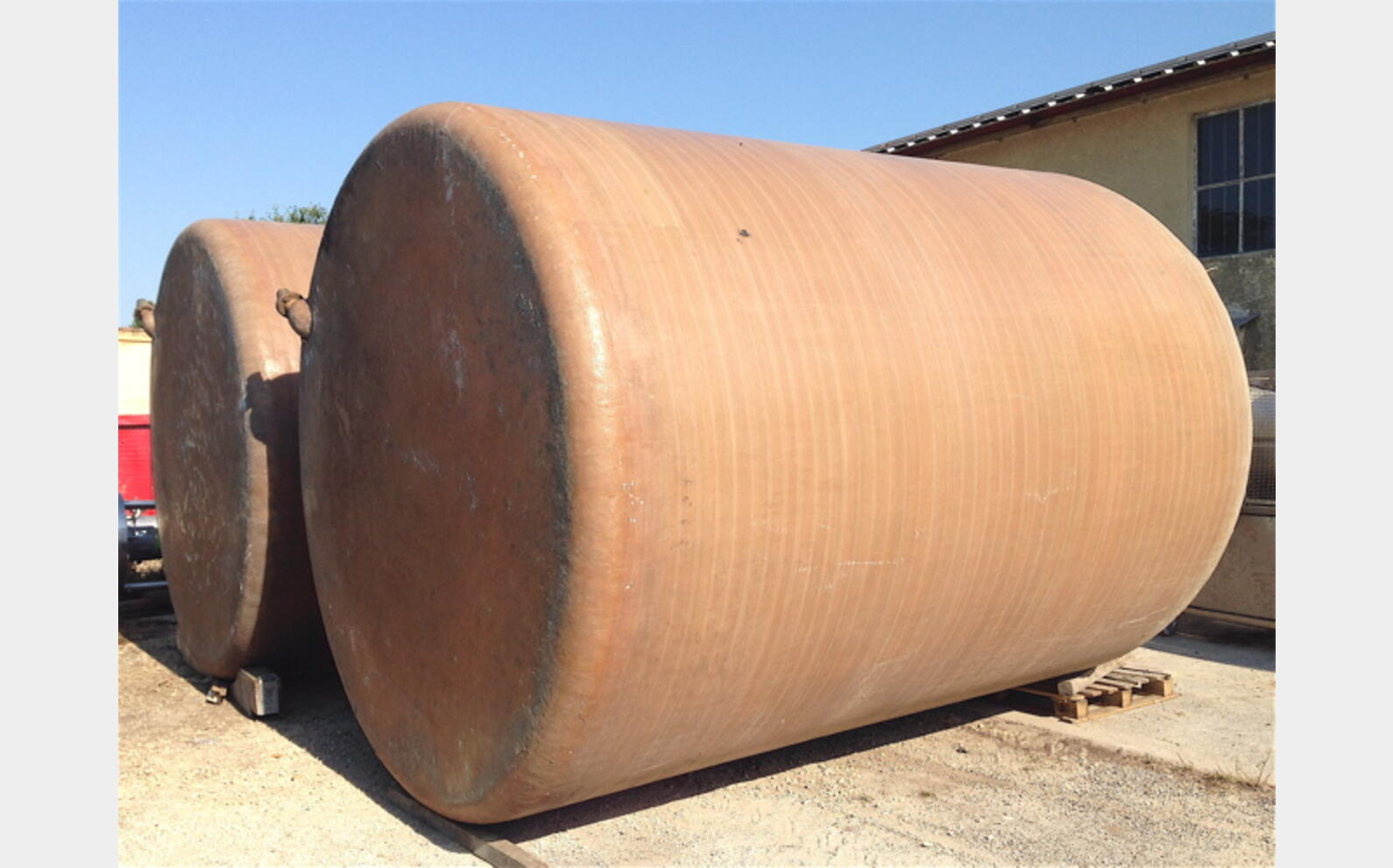 Cuve fibre fond plat sur radier Volume : 30 000 litres (300 hls)