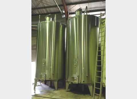 Cuve inox de vinification ferm&eacute;e