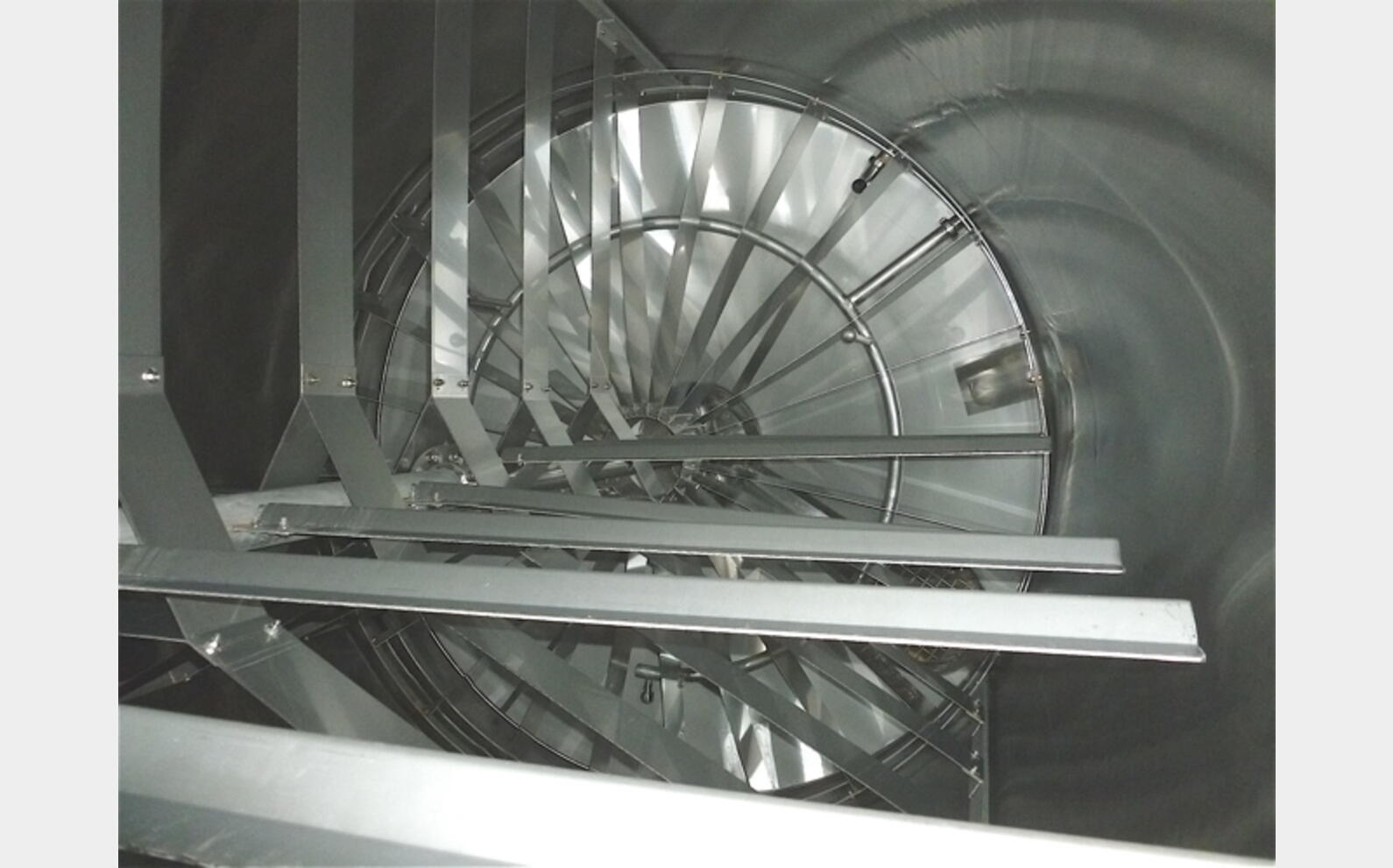 Cuve INOX 316 agit&eacute;e isol&eacute;e avec jacquette Volume : 200 hecto (20.000 litres)