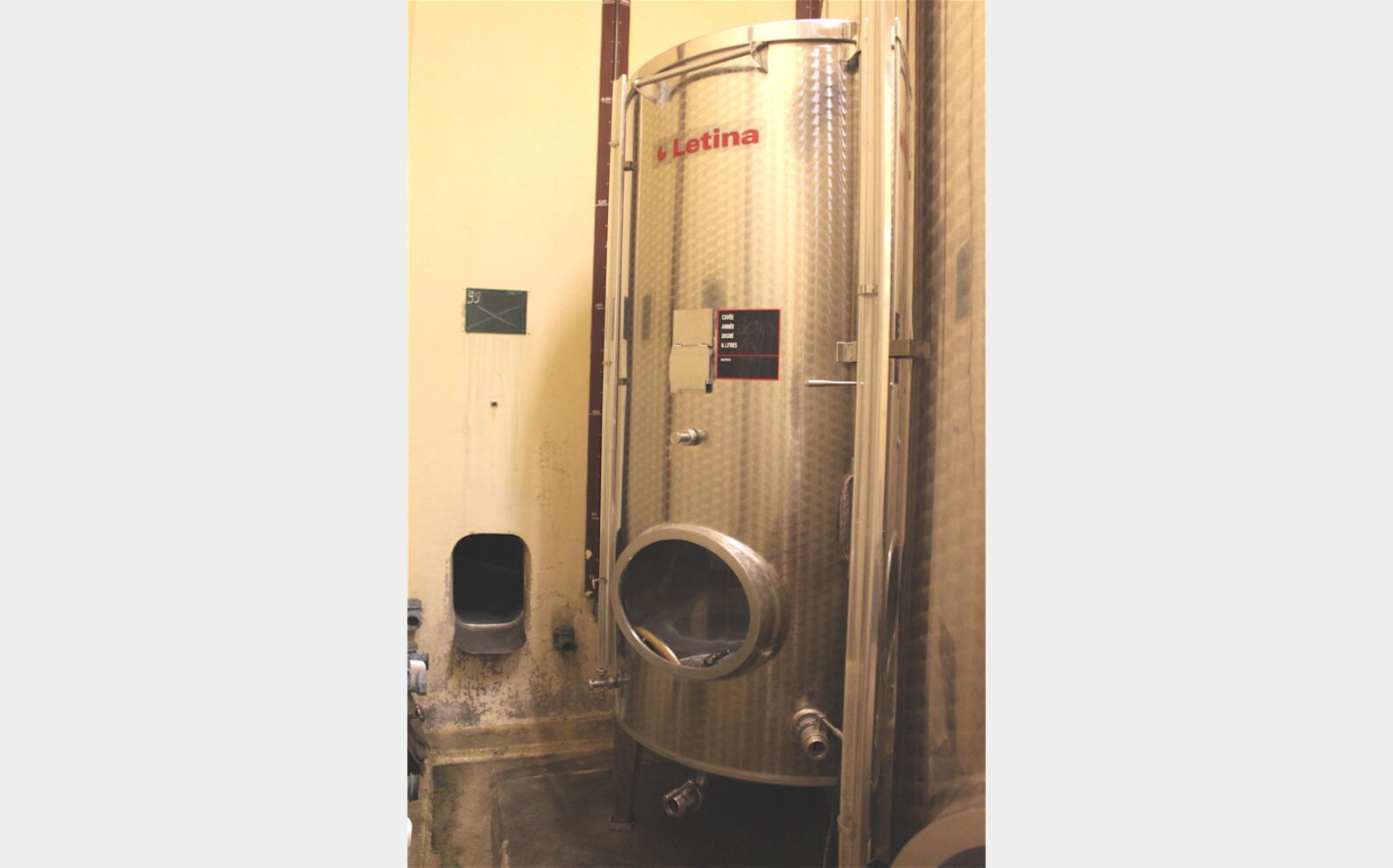 cuve INOX chapeau flottant 2000 litres Ann&eacute;e : 2005 Marque : LETINA