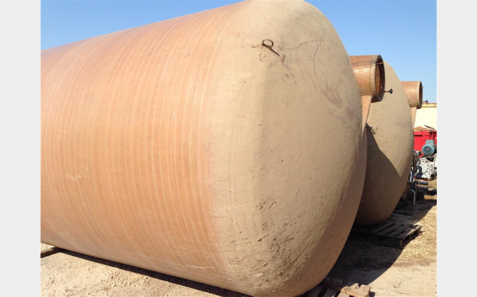 Cuve fibre fond plat sur radier Volume : 30 000 litres (300 hls)