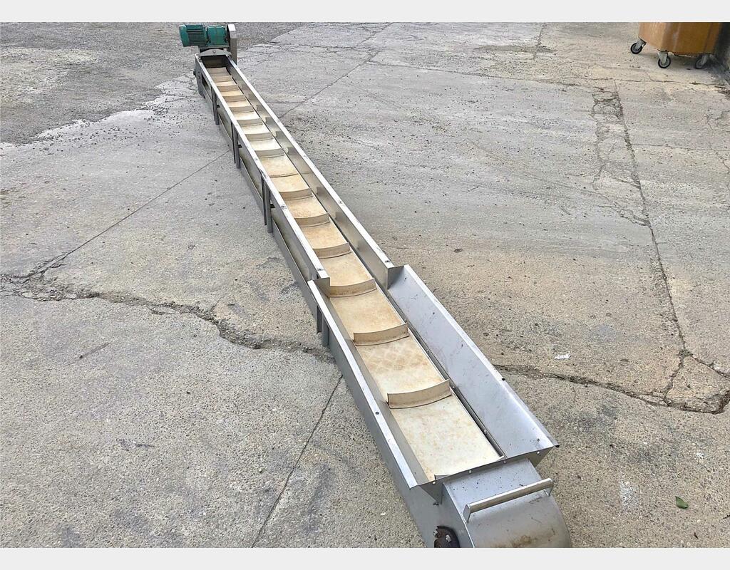 Tapis elevateur à tasseaux 6m