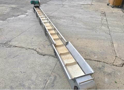 Tapis elevateur à tasseaux 6m