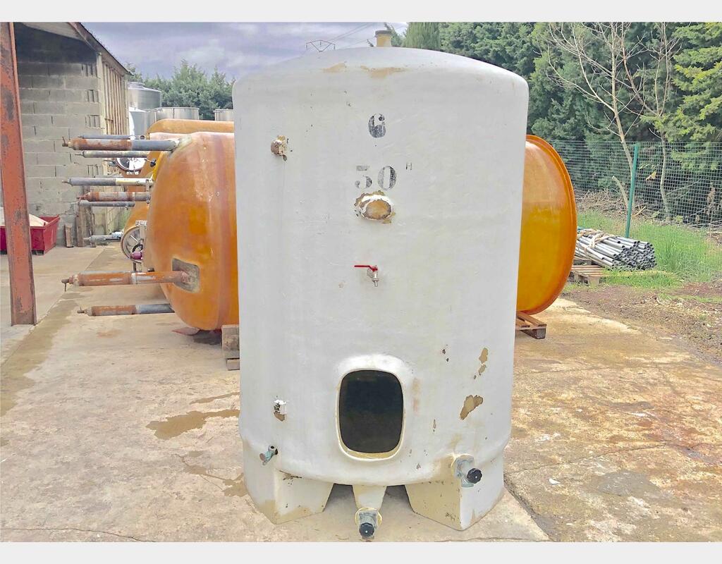 Fibre storage tank - on feet closed 30 hls