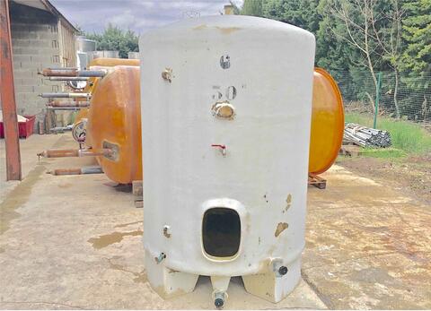 Fibre storage tank - on feet closed 30 hls