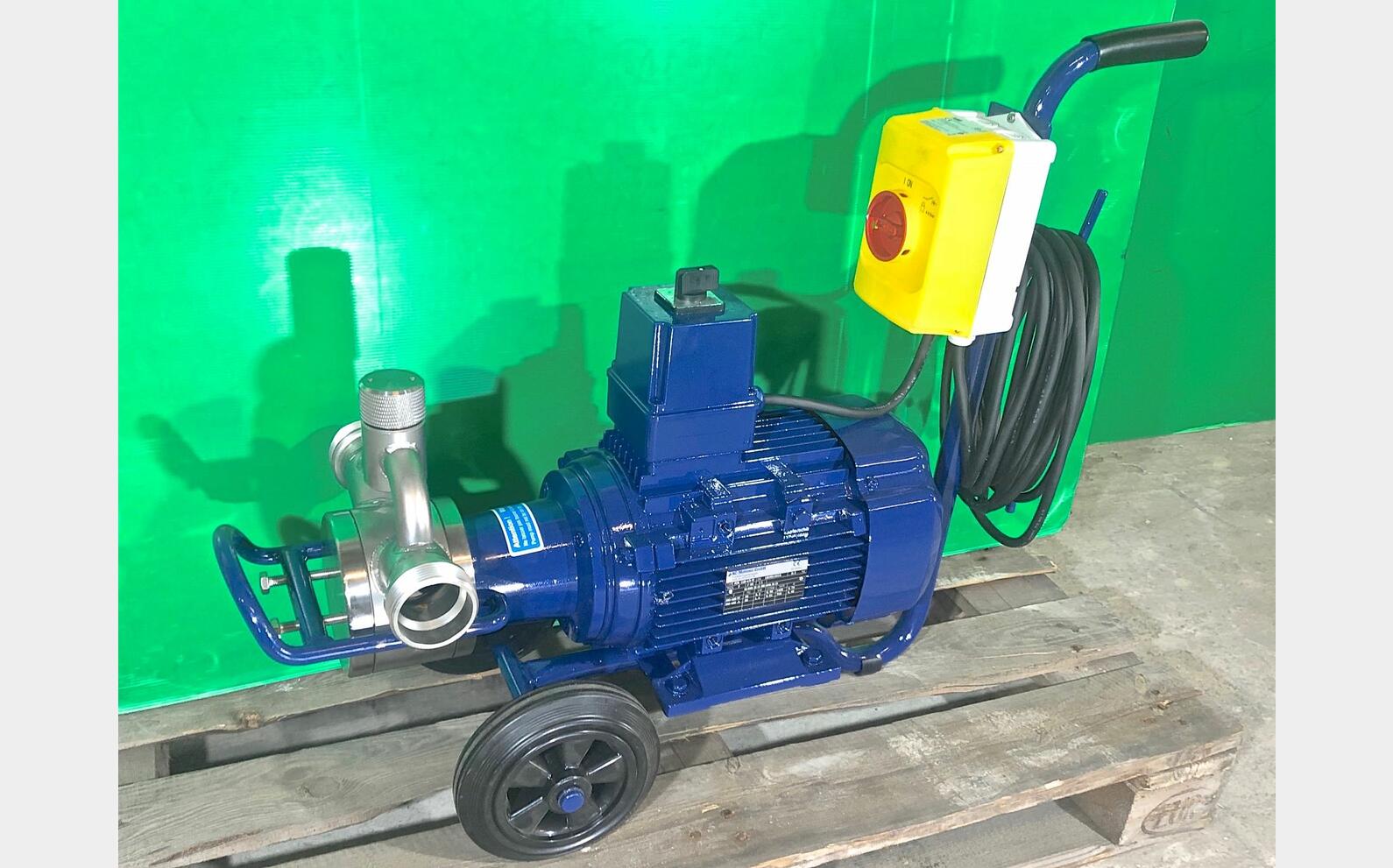 Pompe impulseur inox D&eacute;bit de 110 &agrave; 220 HL/h SCHNEIDER
