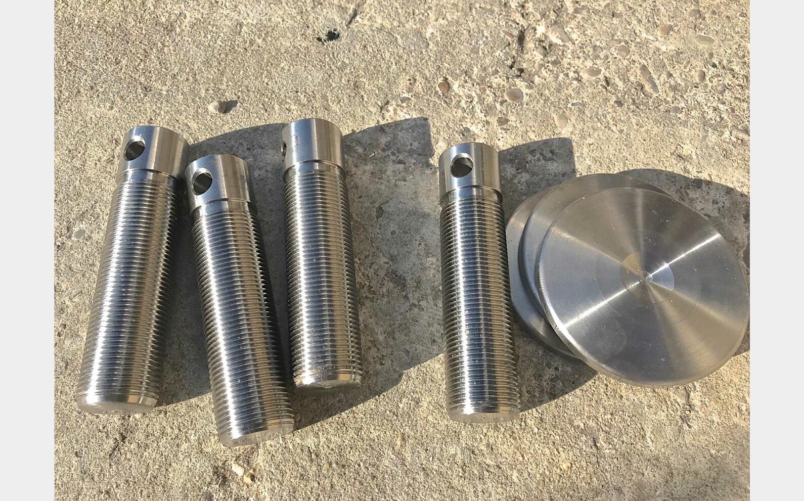 cuve INOX 316 ferm&eacute;e sur pieds MATERIEL NEUF