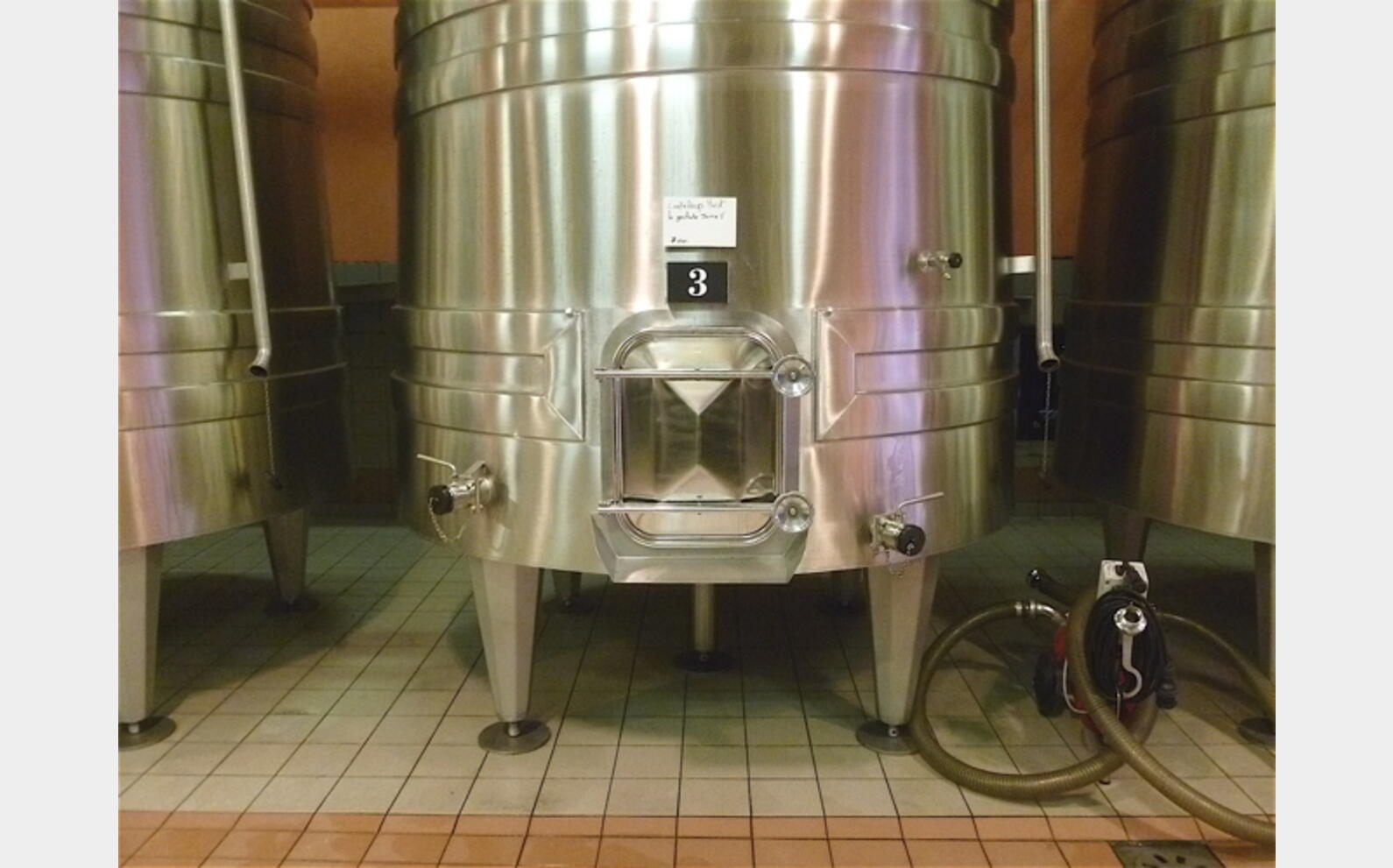Cuve inox tronconique sur pieds Ann&eacute;e : 1999 Marque : PIERRE GUERIN