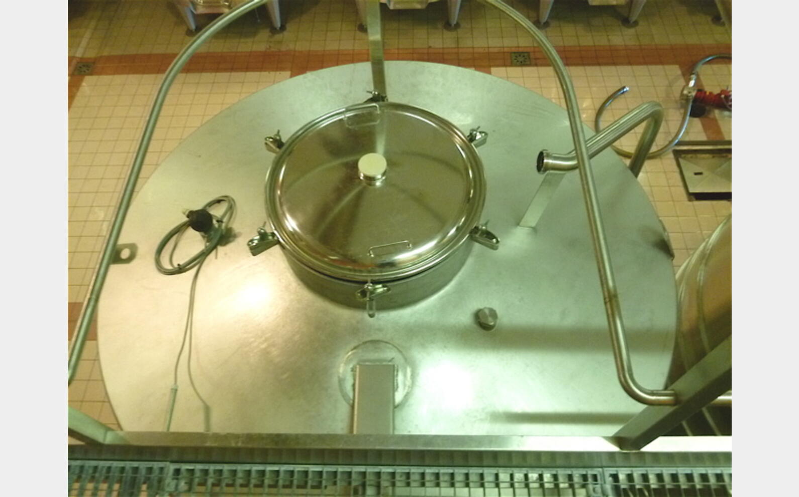 Cuve inox tronconique sur pieds Ann&eacute;e : 1999 Marque : PIERRE GUERIN