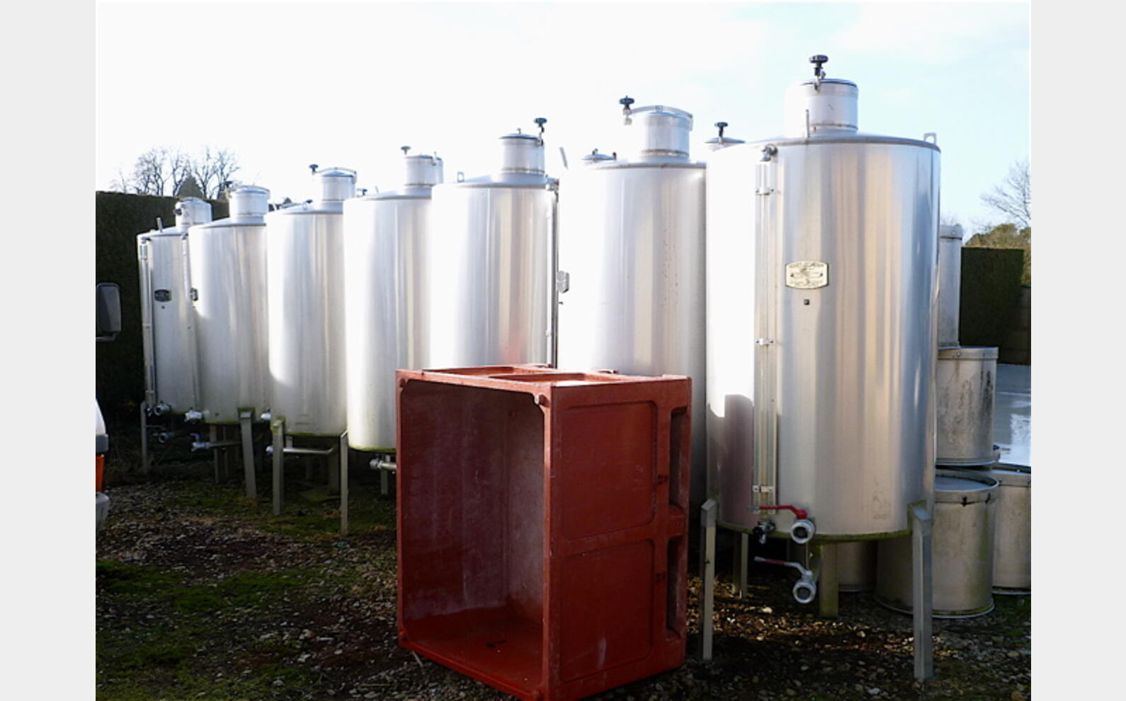 cuve stockage INOX 304L Agroalimentaire (vin rouge) Volume : 1000 litres