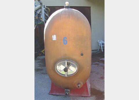 Cuve ferm&eacute;e polyester