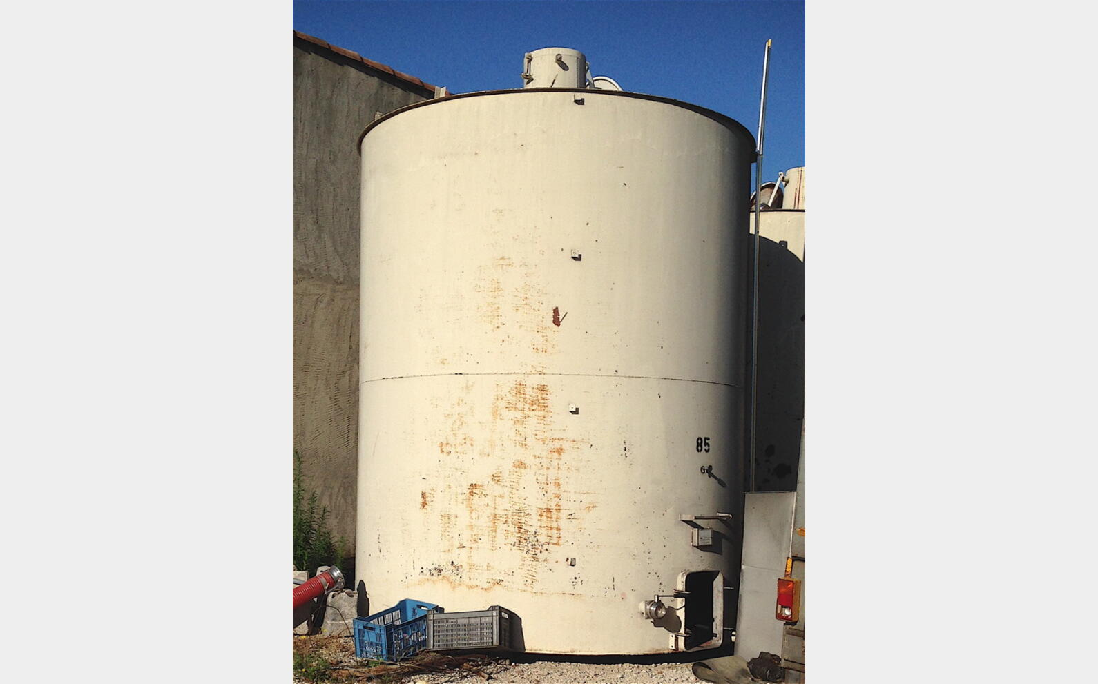 Cuve Acier Emaill&eacute; fond plat Volume : 260 hecto (26000 litres)