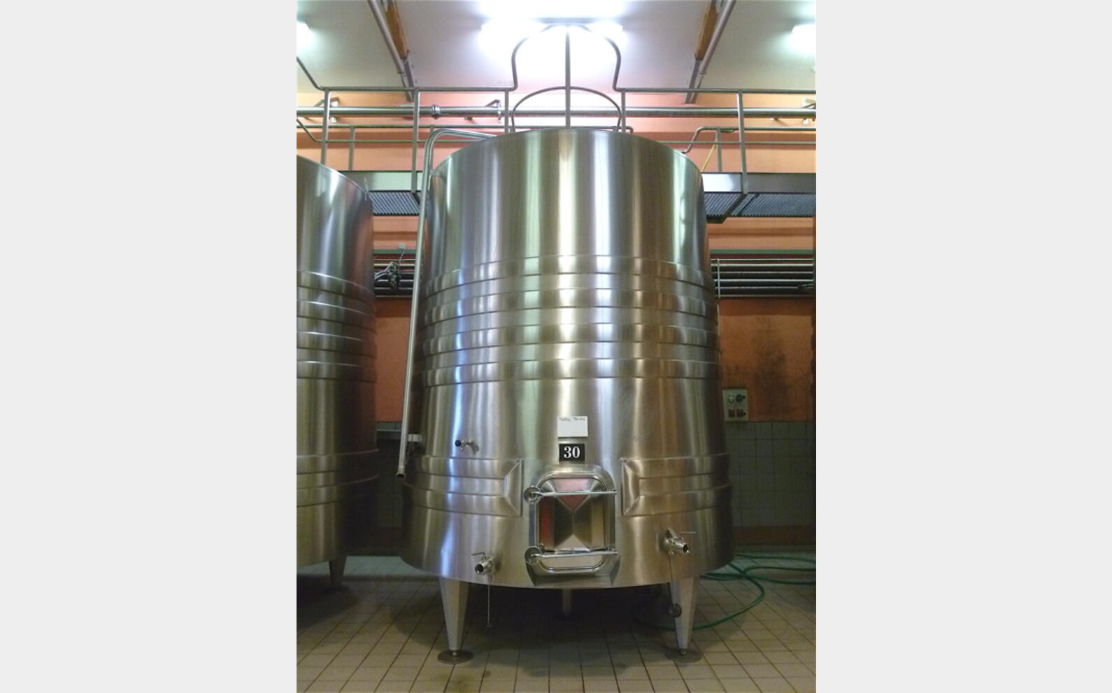 Cuve inox tronconique sur pieds Ann&eacute;e : 1999 Marque : PIERRE GUERIN