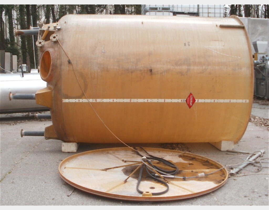 cuve &agrave; chapeau flottant polyester