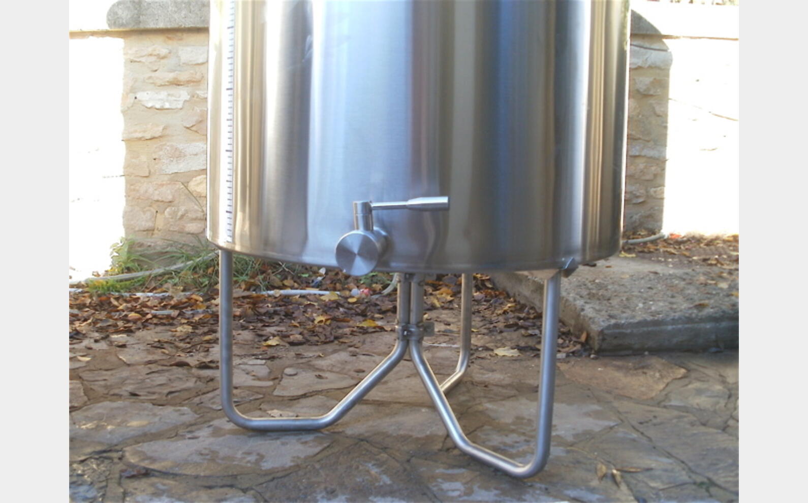 Cuve inox 304 &agrave; chapeau flottant