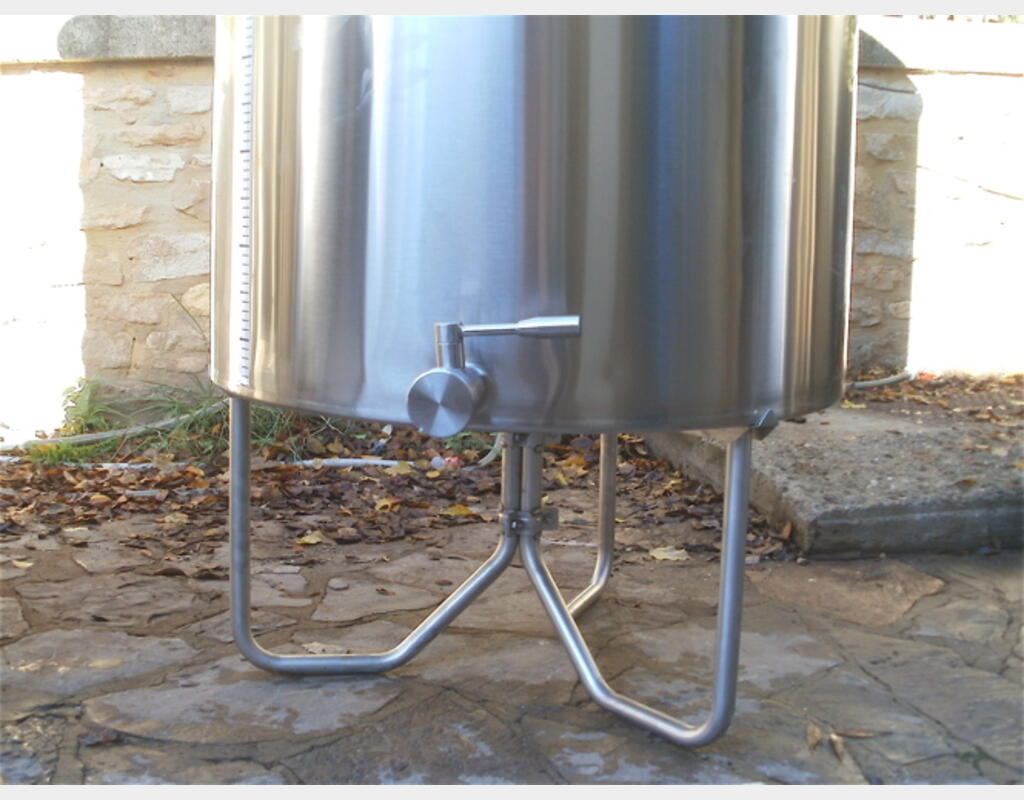 Cuve Inox fond plat à chapeau flottant - avec socle  inox  - Capacité 700 L