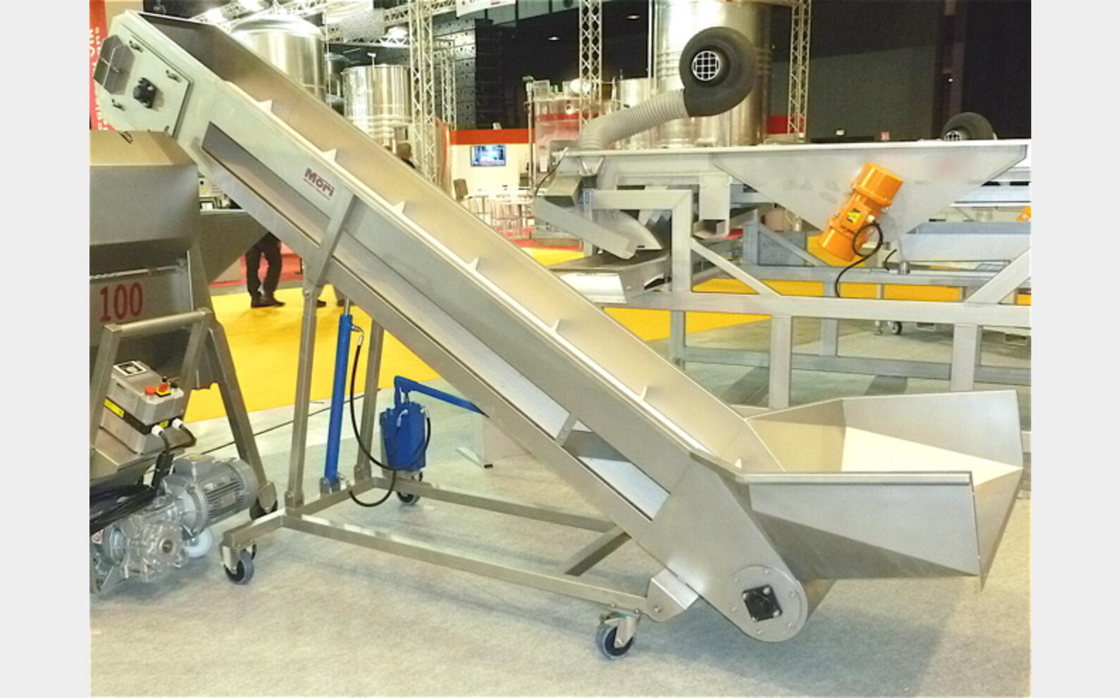 Tapis &eacute;l&eacute;vateur &agrave; vendange NE 3000 MATERIEL NEUF Mod&egrave;le : NE 3000
