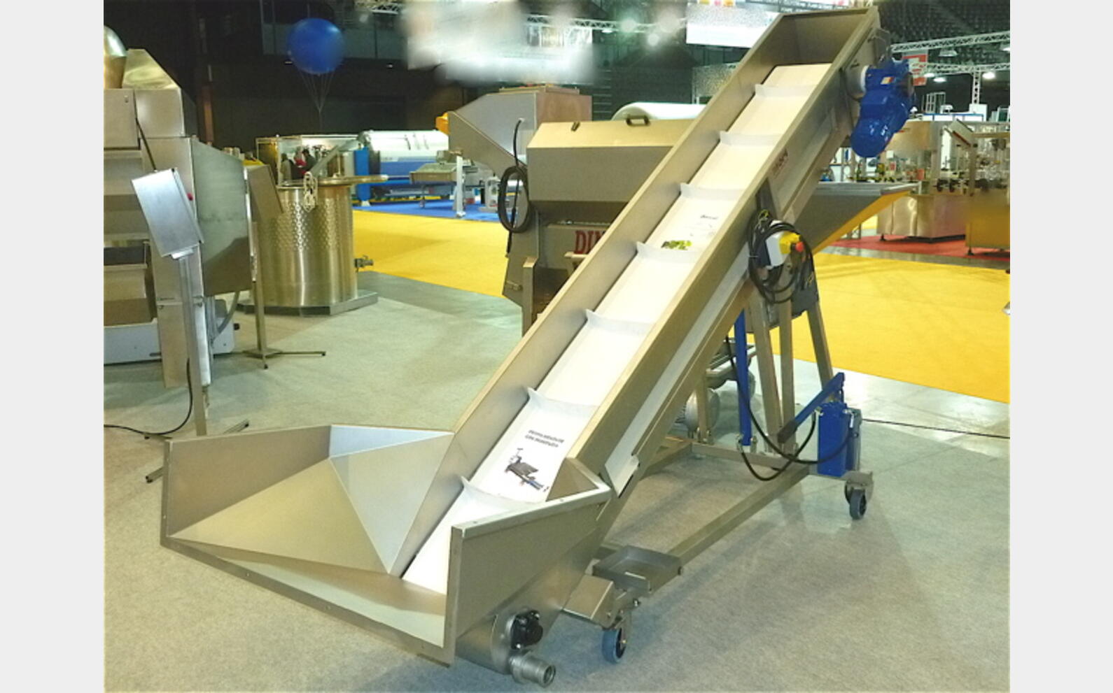 Tapis &eacute;l&eacute;vateur &agrave; vendange NE 3000 MATERIEL NEUF Mod&egrave;le : NE 3000